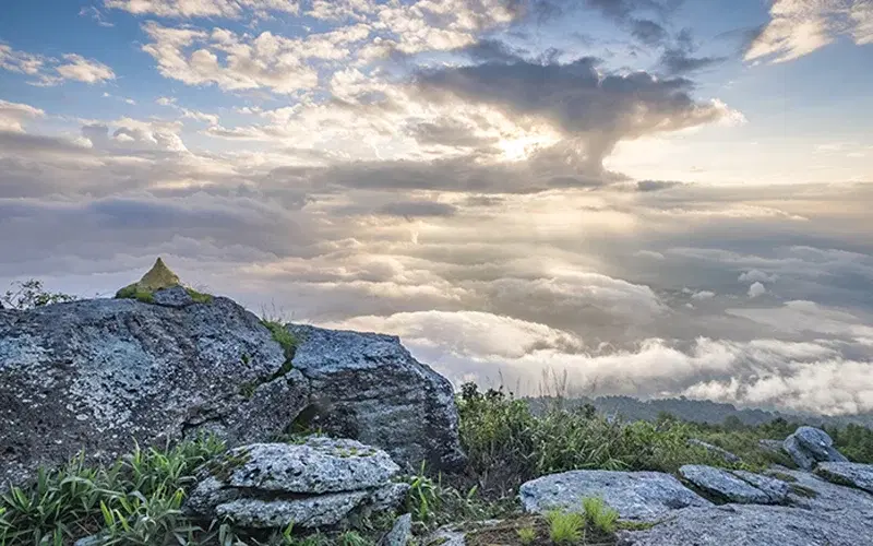 Paisagem em cima de uma montanha